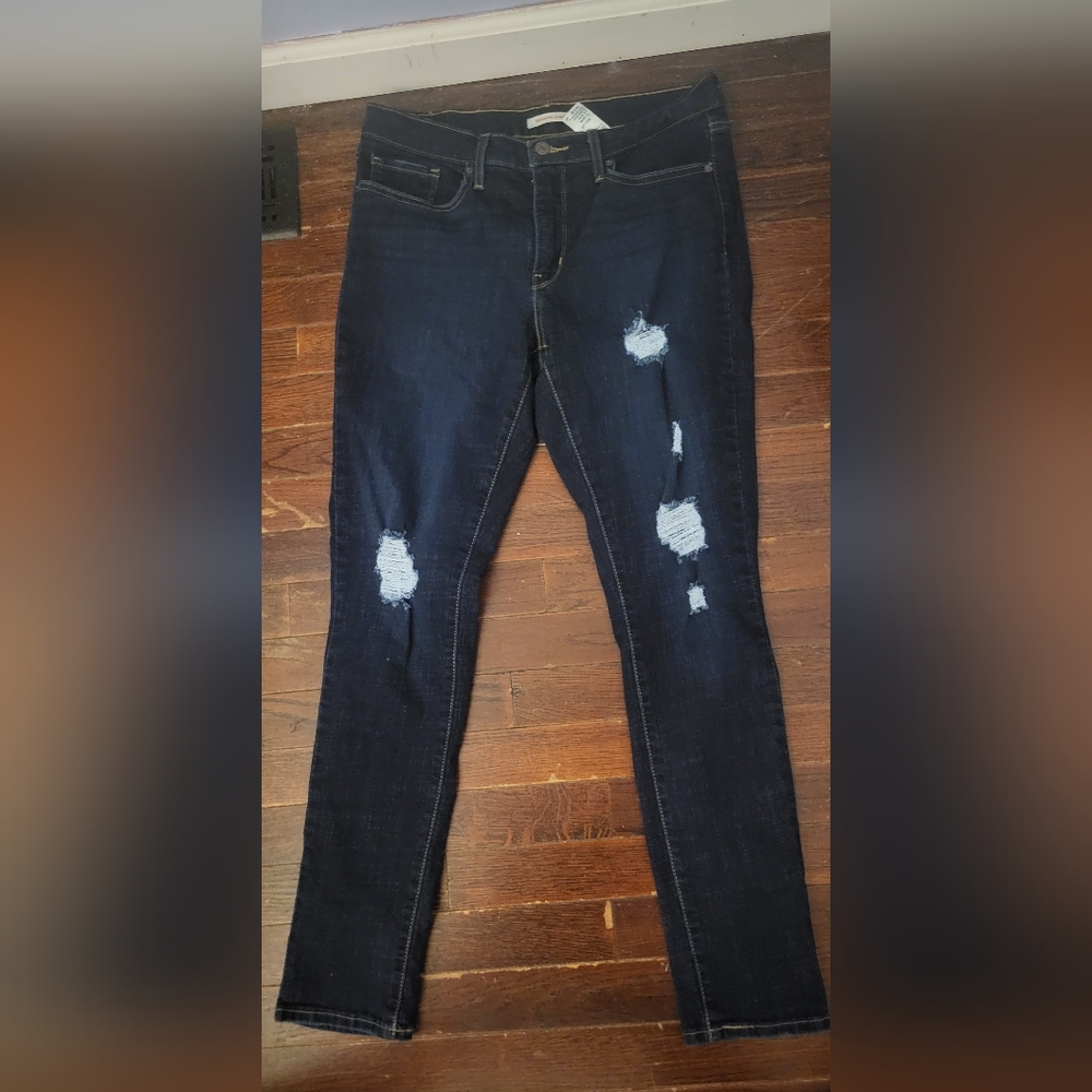 311 Levi's